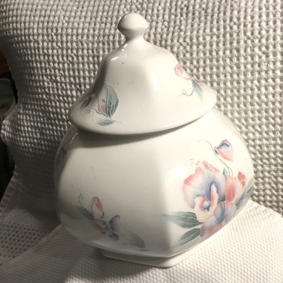 Aynsley LITTLE SWEETHEART Candy Jar & Lid 6 1/4" Tall - Picture 3 of 10